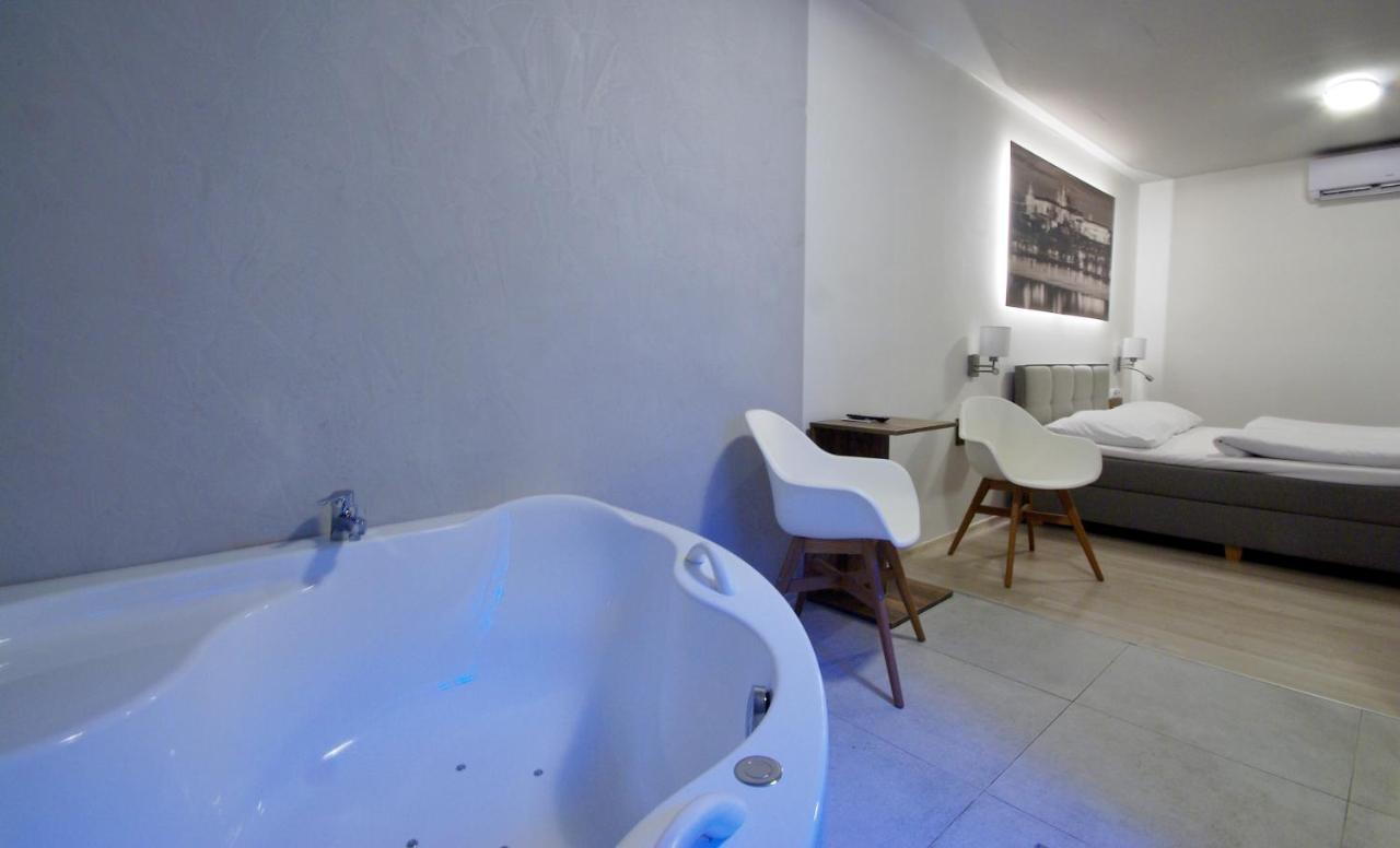 Adeba Hotel Πράγα Εξωτερικό φωτογραφία