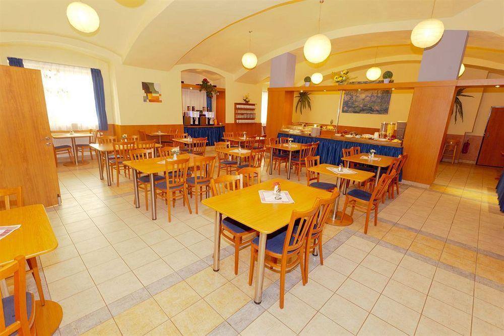 Adeba Hotel Πράγα Εξωτερικό φωτογραφία