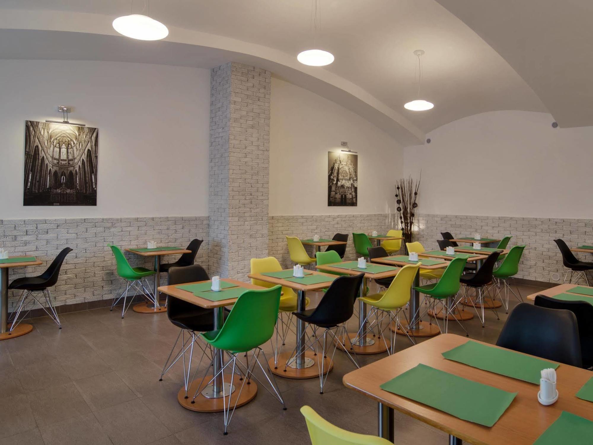 Adeba Hotel Πράγα Εξωτερικό φωτογραφία