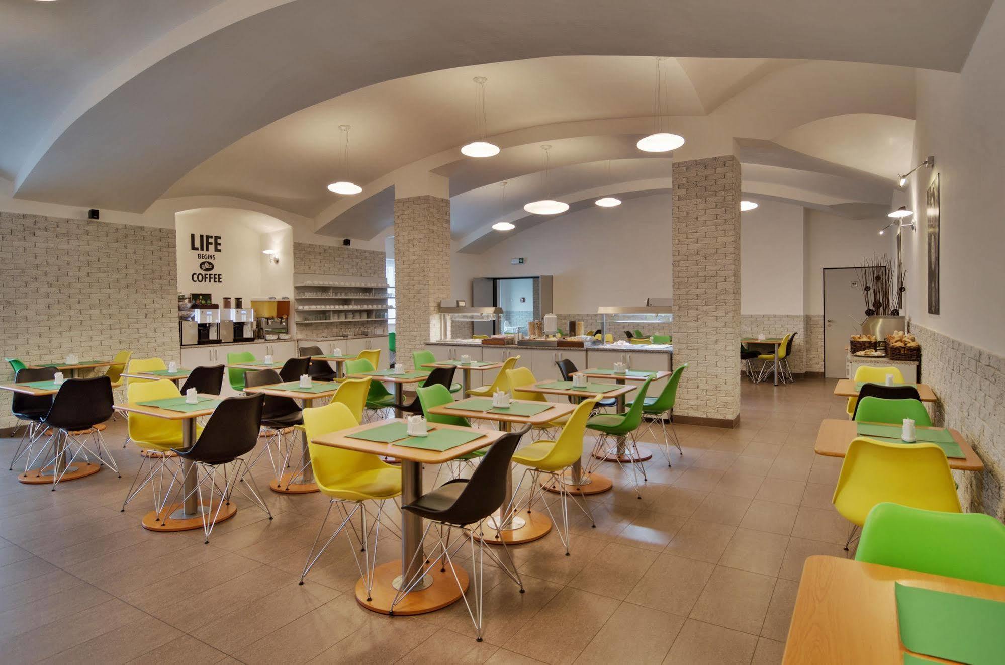 Adeba Hotel Πράγα Εξωτερικό φωτογραφία